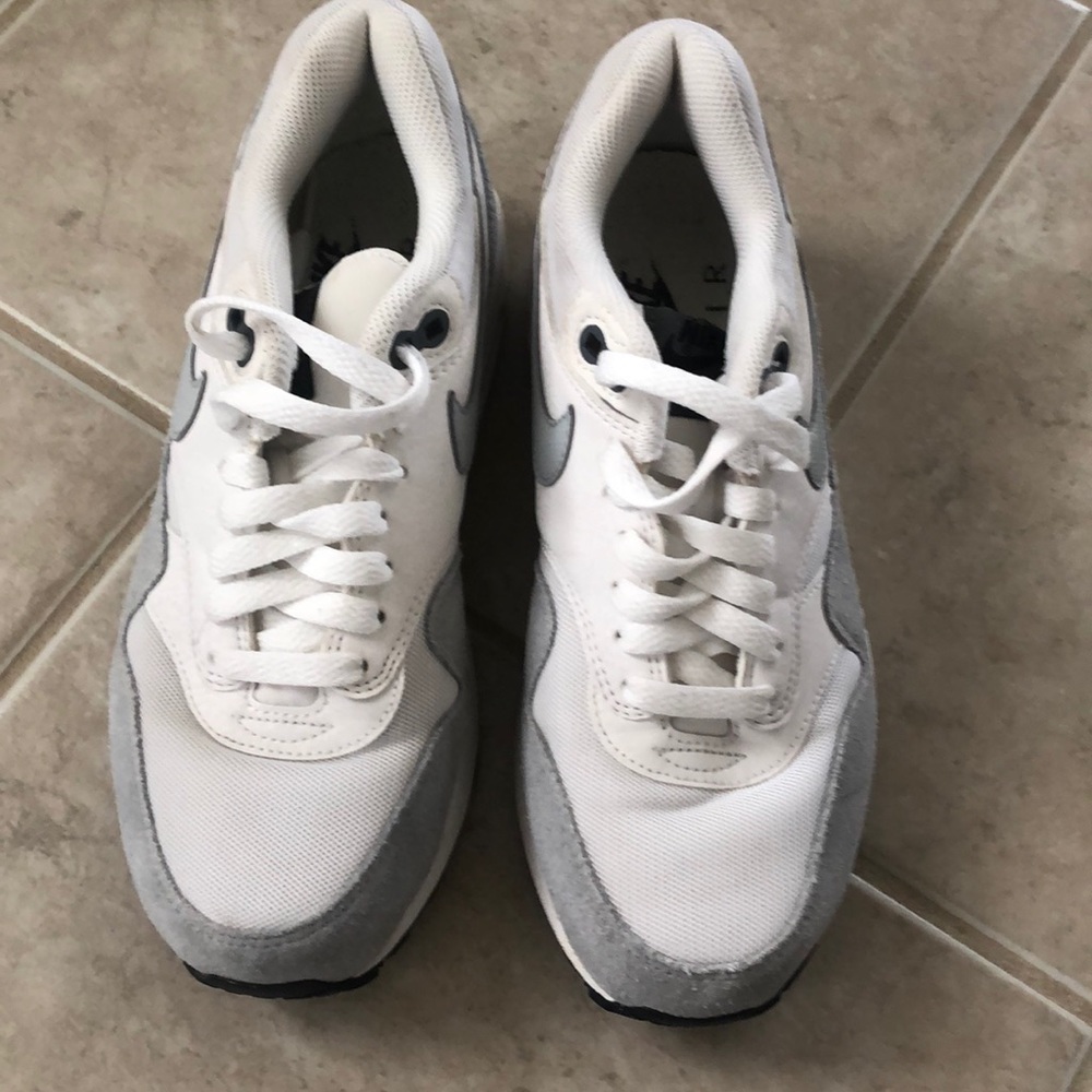 White and grey Nike’s